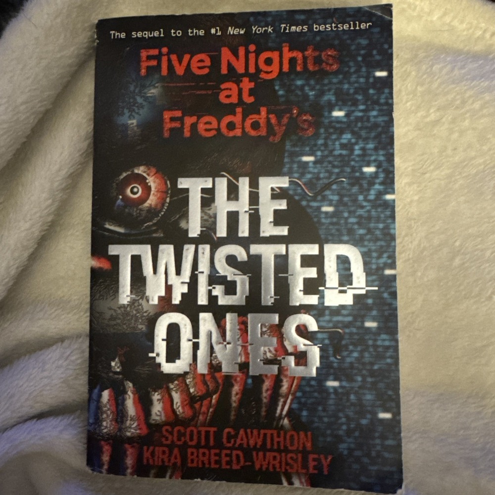 The Twisted Ones (Five Nights at Freddy's) - Paperback GOOD